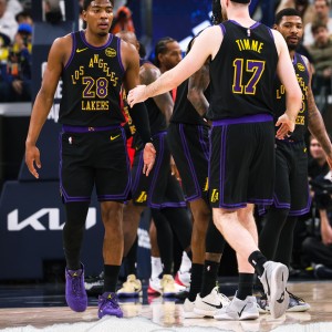 世界杯官方客户端下载-拒投空位三分遭名嘴吐槽！东契奇在场-17湖人最差 32+11+8仍罪人