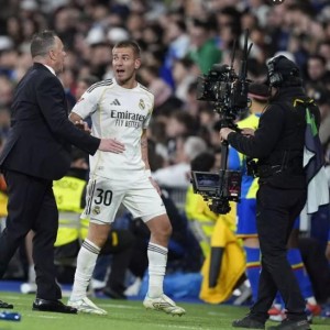 世界杯手机直播平台-每体：赫伊森与马斯坦托诺遭伯纳乌狂嘘，皇马球迷耐心已耗尽